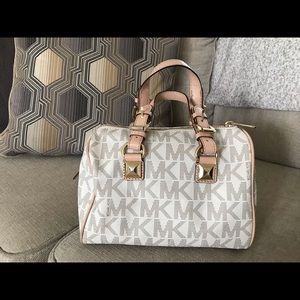Michael Kors Bags - Michael Kors pocketbook barely used Michael Kors Bags - Michael Kors pocketbook barely used